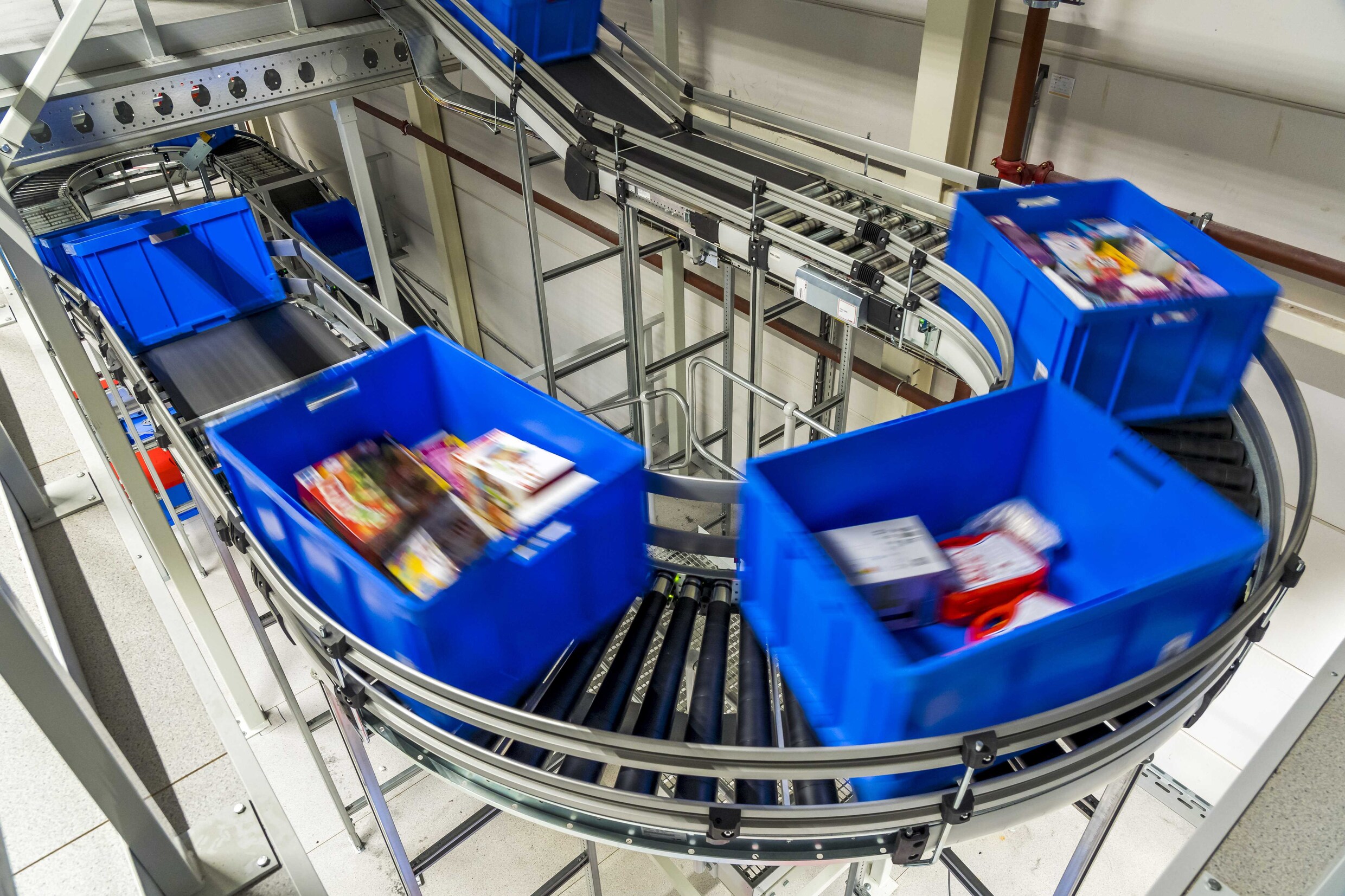Hoe is het om te werken in het distributiecentrum van Journalist Jeroen van Bergeijk