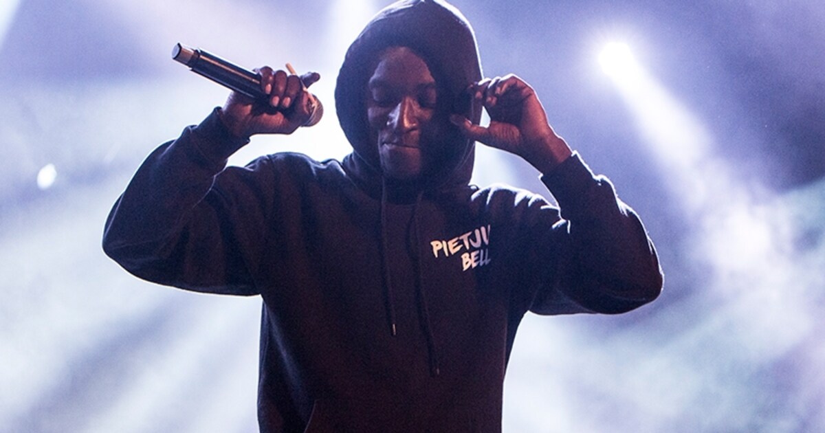 Gangsta rapper Pietju Bell: 'Echte gangsters dansen niet' | Humo: The ...