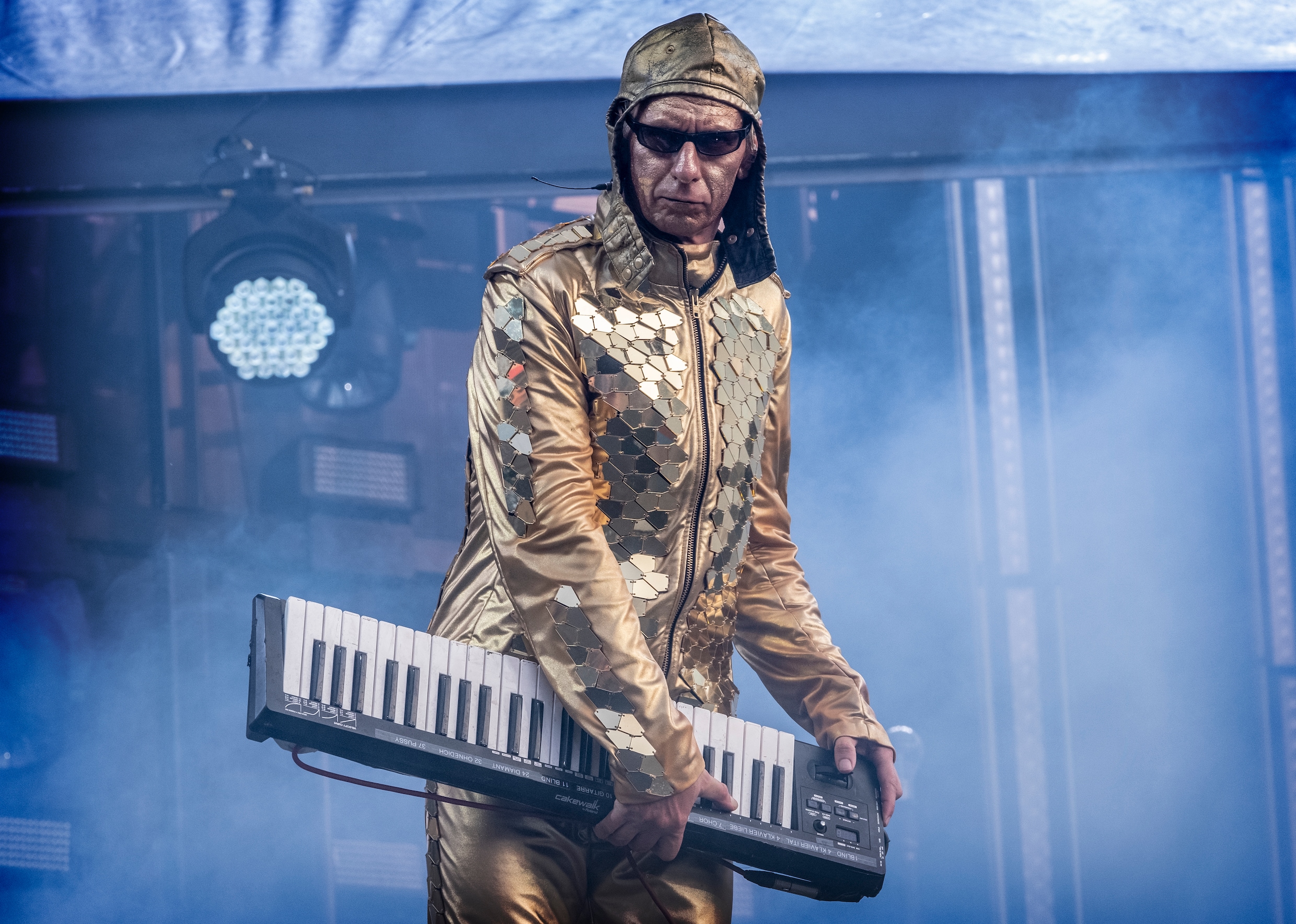 Na de zanger van Rammstein wordt nu ook de toetsenist beschuldigd van ...