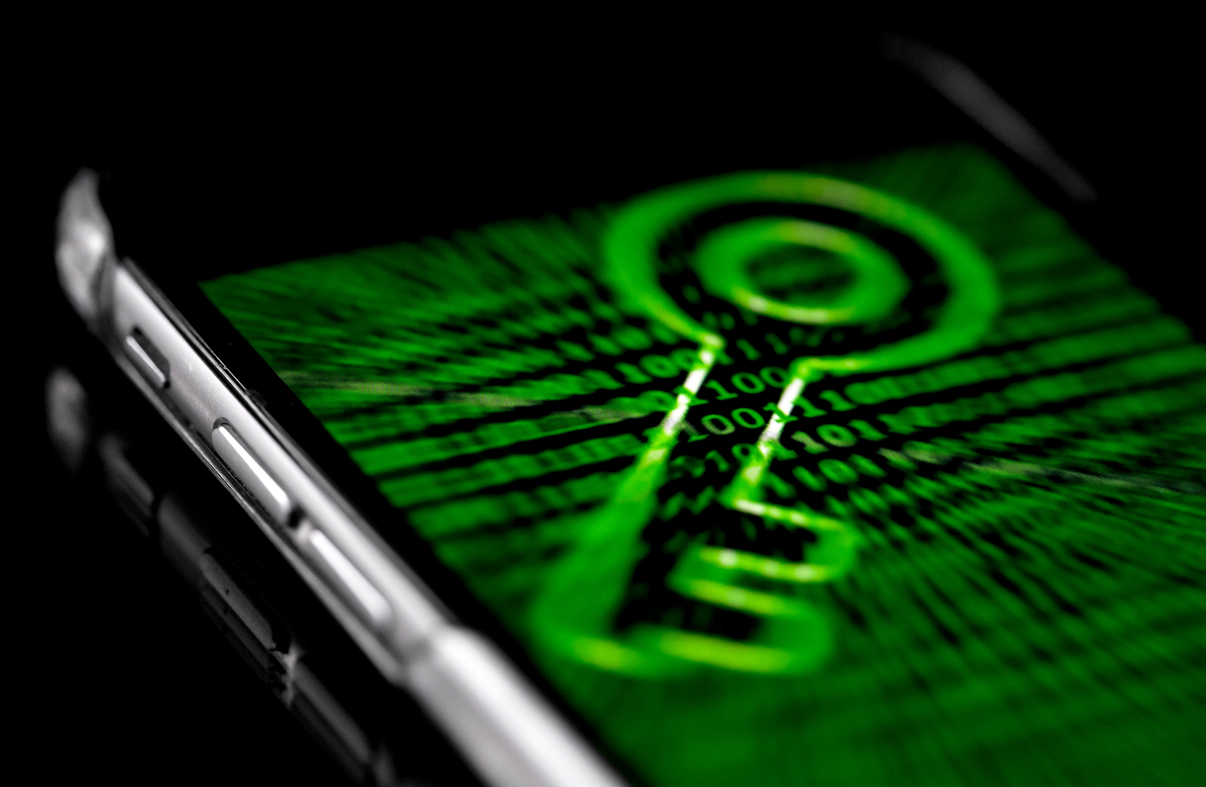 Nederlandse politie en justitie kraken chatdienst gebruikt door criminelen:  miljoenen berichten live meegelezen | Humo: The Wild Site