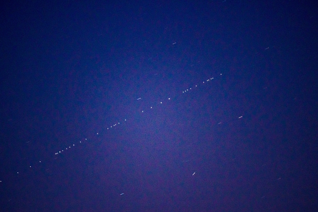 'De meeste meldingen van vorig jaar konden we snel verklaren: dat waren de Starlink-satellieten die Elon Musk net had gelanceerd.&rsquo;