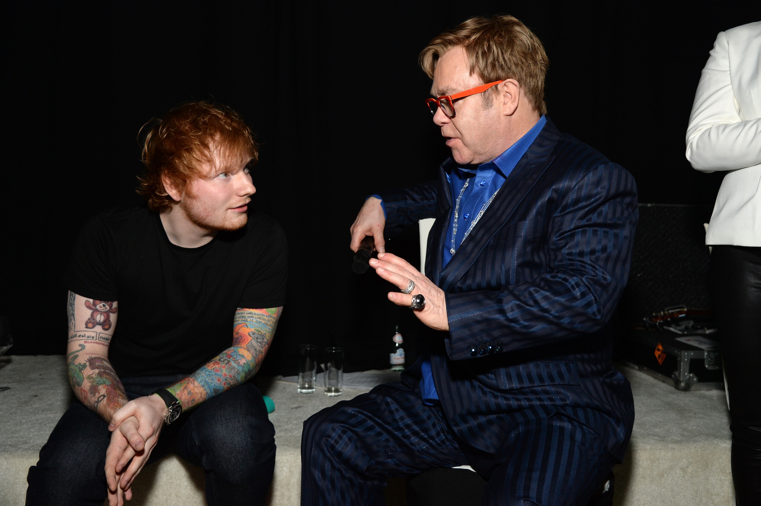 Ed Sheeran geeft Elton John een grote marmeren lul cadeau | Humo: The Wild  Site