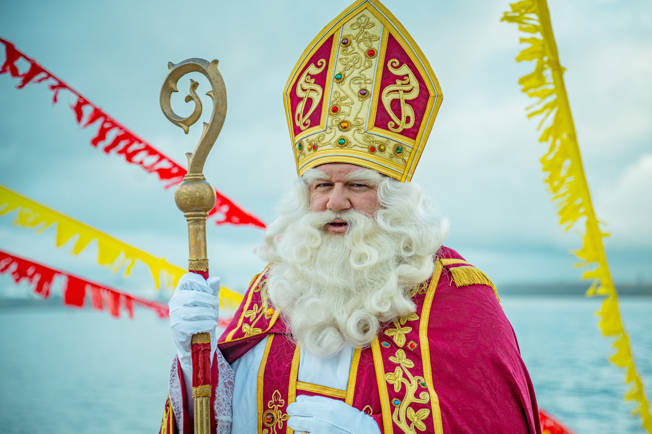 ‘Hulpsinterklaas is een eufemisme voor een zwakbegaafde sukkel die zich laat misbruiken door