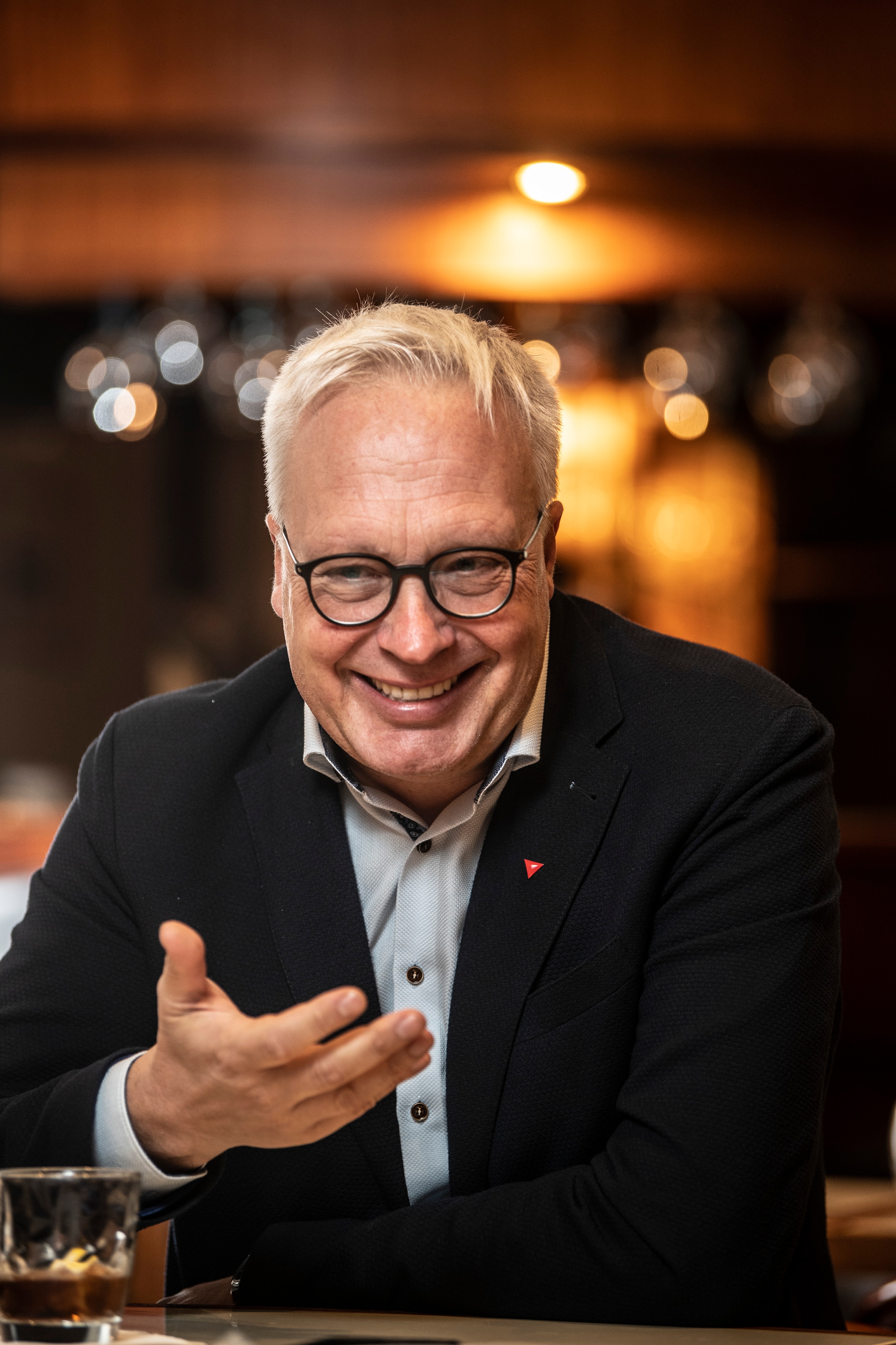 ‘Ik snap waarom Conner Rousseau niet staat te dringen om koffie te ...
