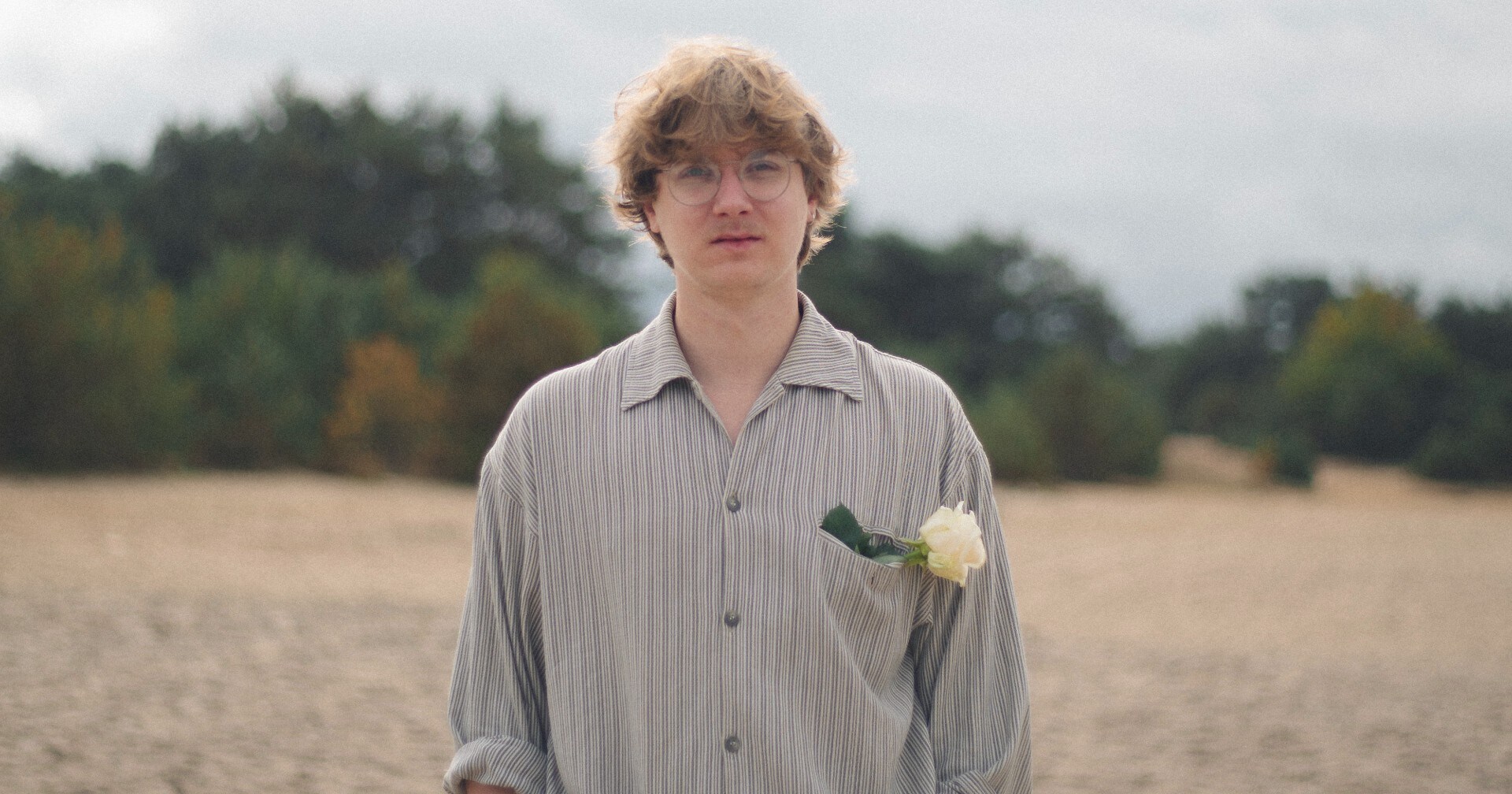 Isaac Roux verwerkt verloren vakantieliefde in ‘White Rose’: bekijk de ...