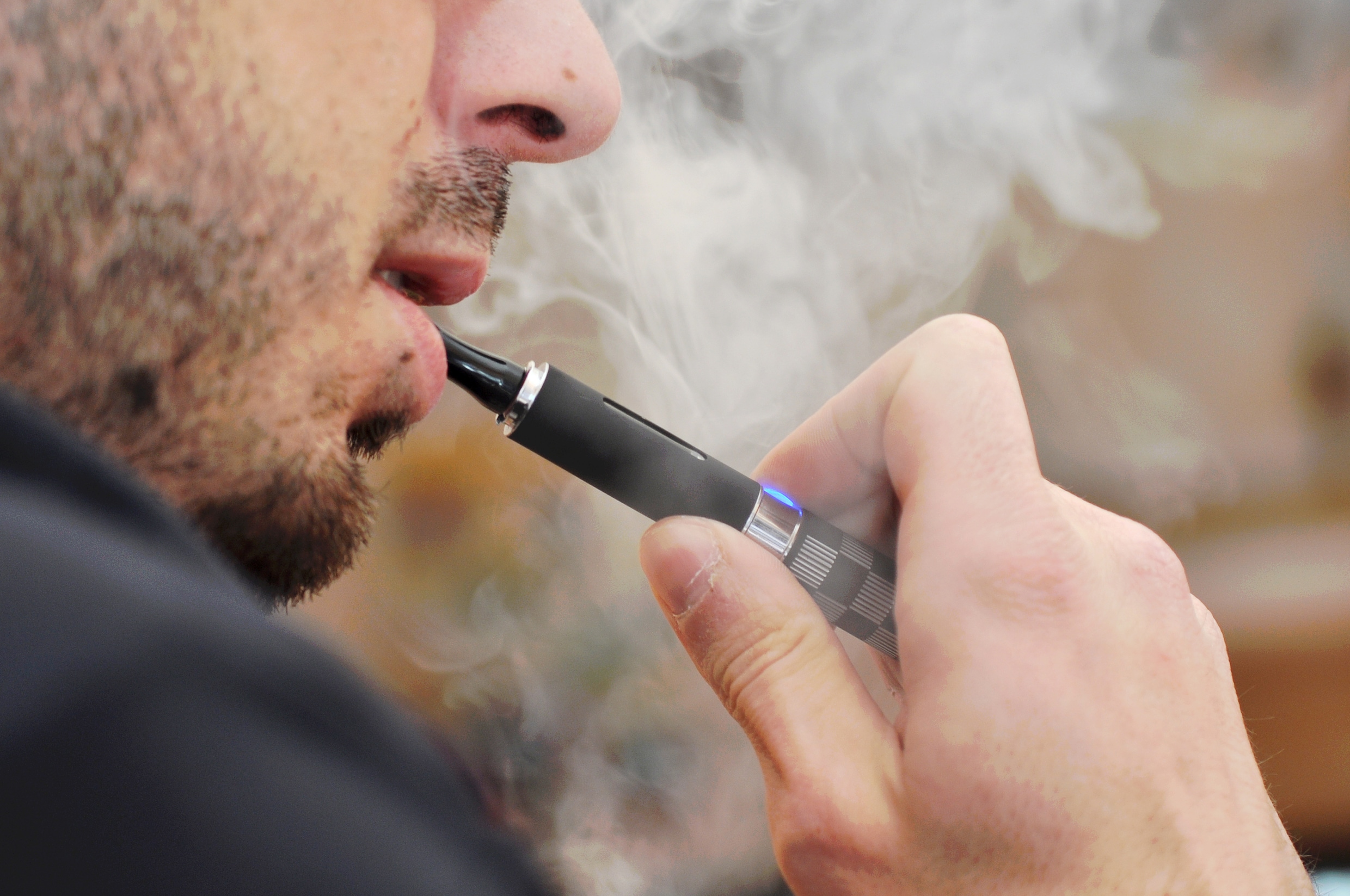 Vapes wordt in 2024 tot helft duurder: 'Damp mogelijk kankerverwekkend'