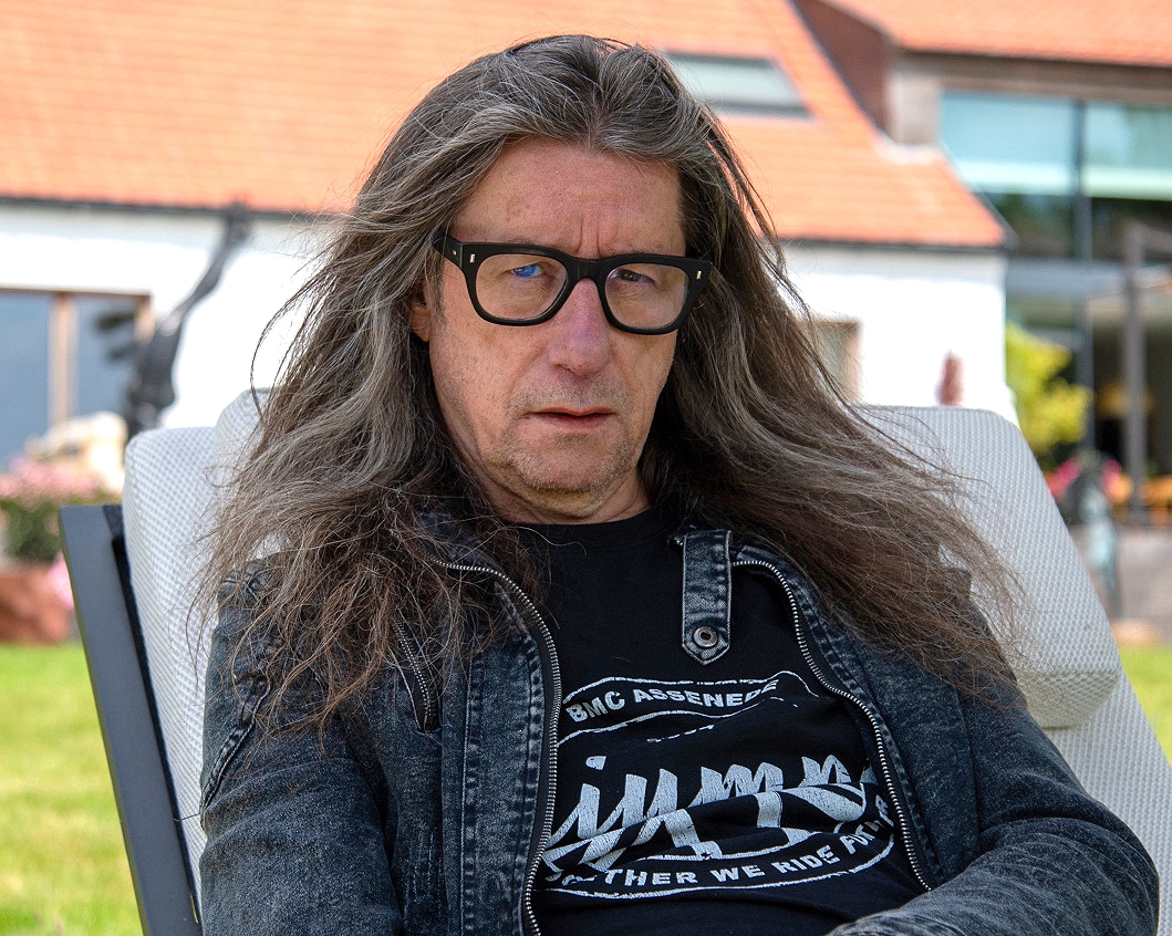 Herman Brusselmans in 'Het huis': 'Mijn vader was anders nadat mijn broer  en ik hem in elkaar hadden geslagen' | Humo: The Wild Site