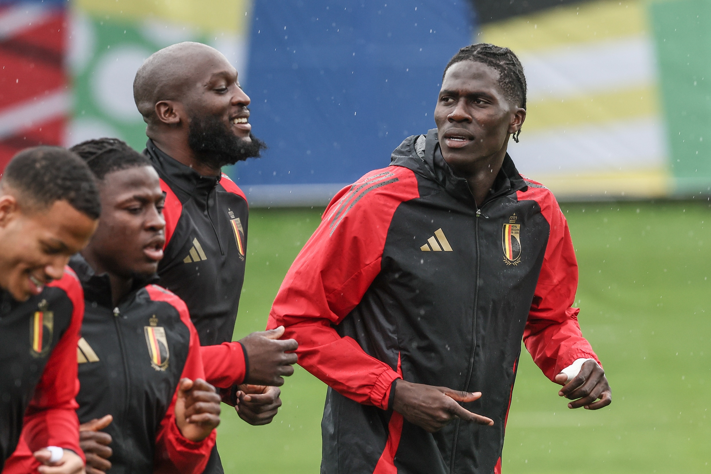 wie-is-amadou-onana-8-op-10-voor-kylian-mbapp-die-in