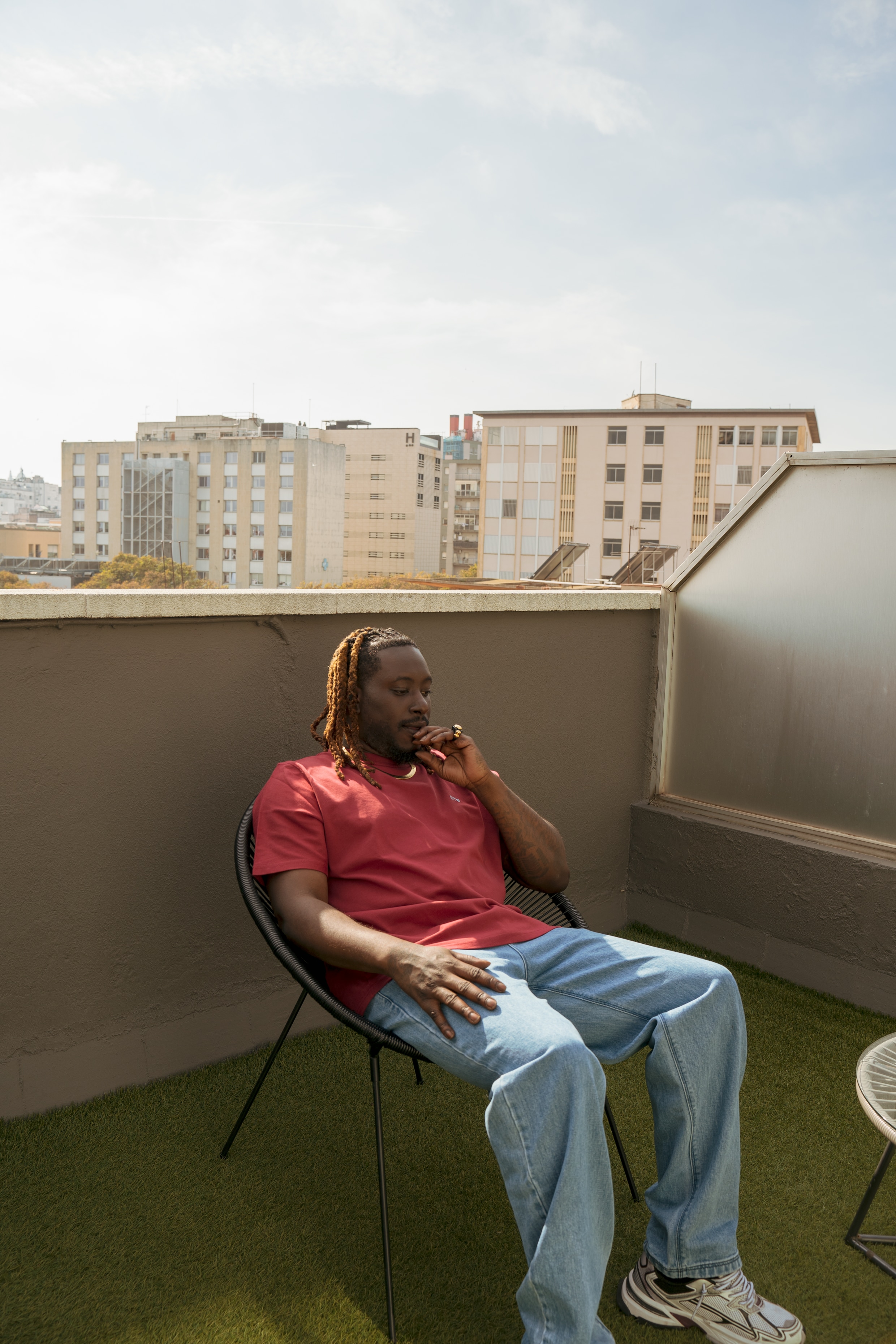 Darrell Cole, de Antwerpse rapper die rondhangt met Idris Elba en ...