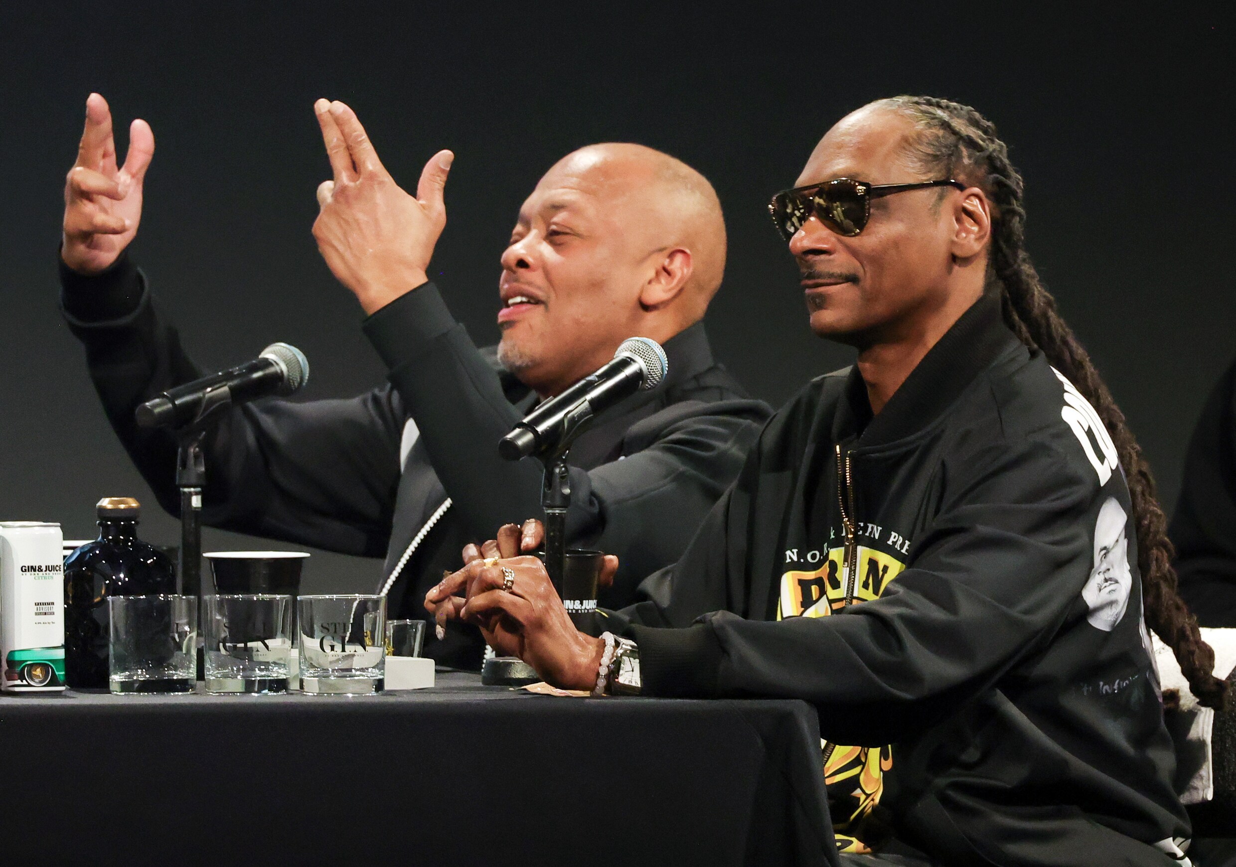 Snoop Dogg en Dr. Dre slaan met ‘Missionary’ na 31 jaar nog eens de ...