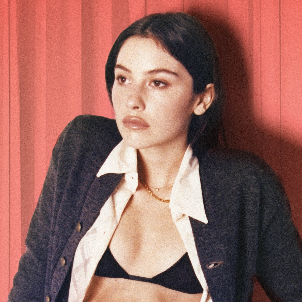 Gracie Abrams: Mijn eerste reflex is toch altijd om mijn vuile was uit te  hangen | Humo: The Wild Site