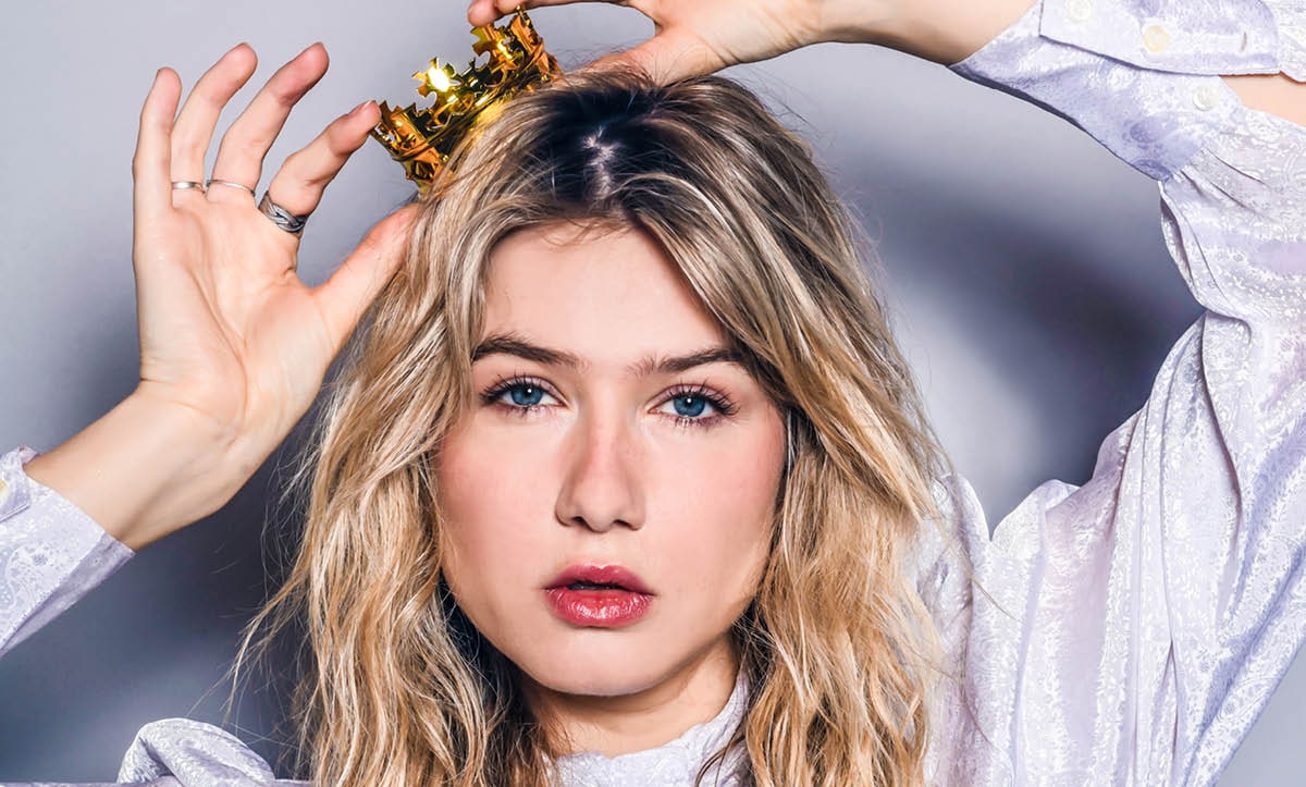 Charlotte Sieben: 'Mijn eerste rol was traumatisch. 'Een ietwat intieme  scene' bleek plots een harde seksscène met een man van 40' | Humo: The Wild  Site