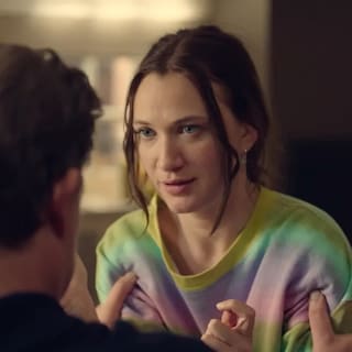 ‘Pythagoras heeft een dikke piet!’ Mona Mina Leon verdient een grote onderscheiding voor haar acteerwerk in ‘Holy Sh!t’ op Streamz