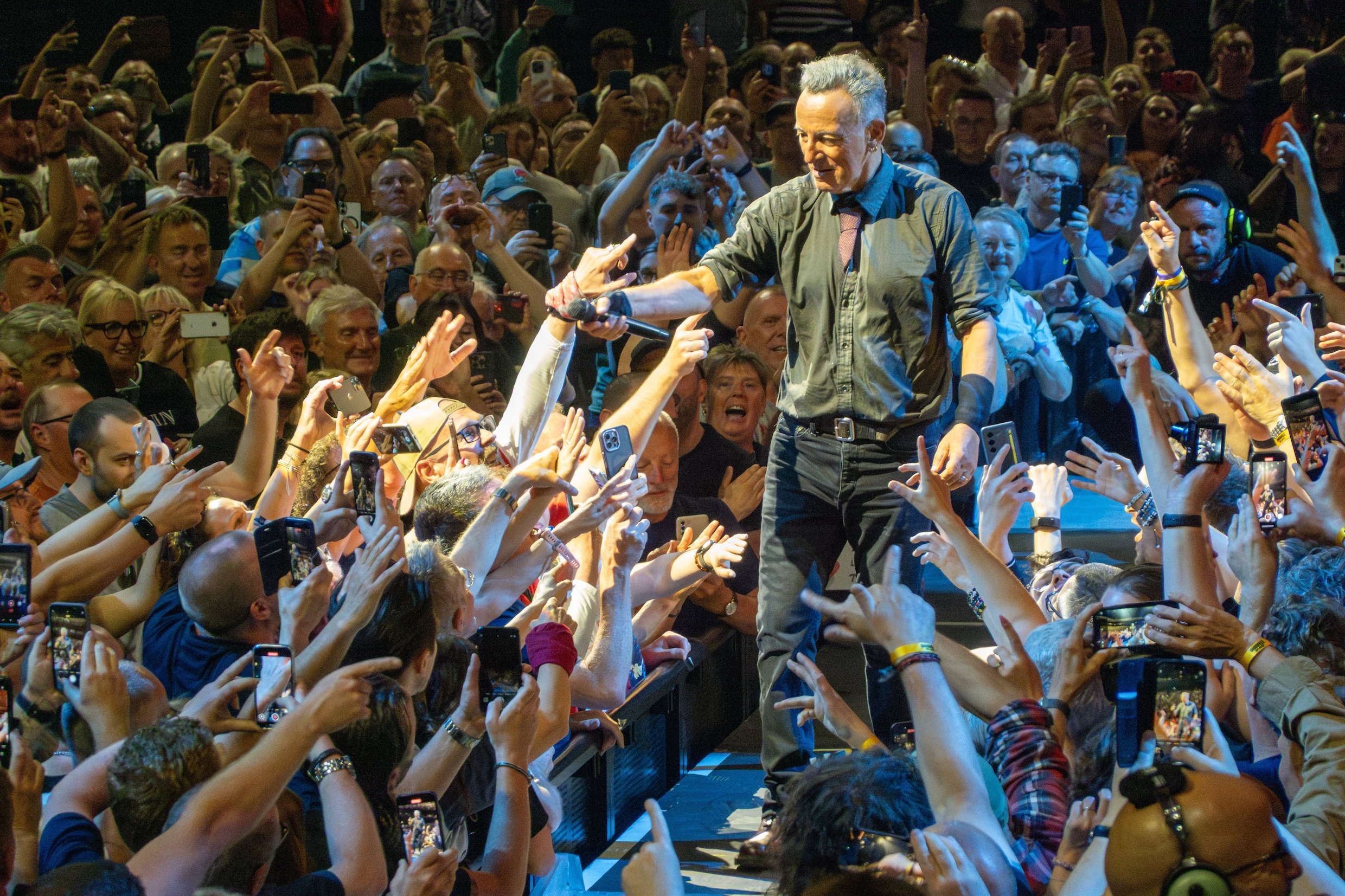 Bruce Springsteen zong in Rijsel vol vuur en verontwaardiging: ‘Donald ...