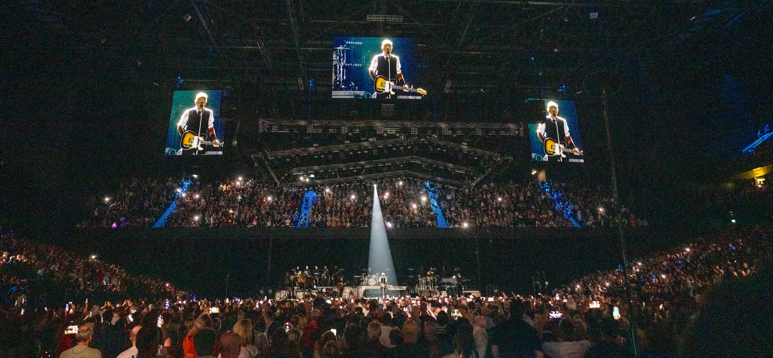 Bruce Springsteen zong in Rijsel vol vuur en verontwaardiging: ‘Donald ...