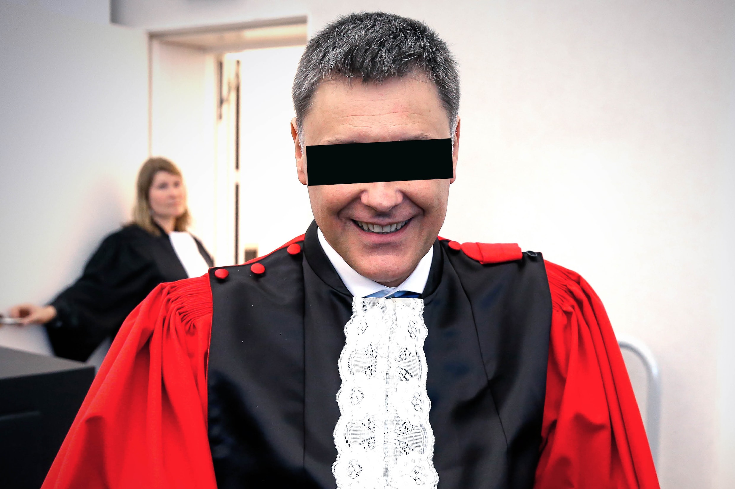 Advocaat-generaal Carl B. ontslagen na gesjoemel met magistratenexamen ...
