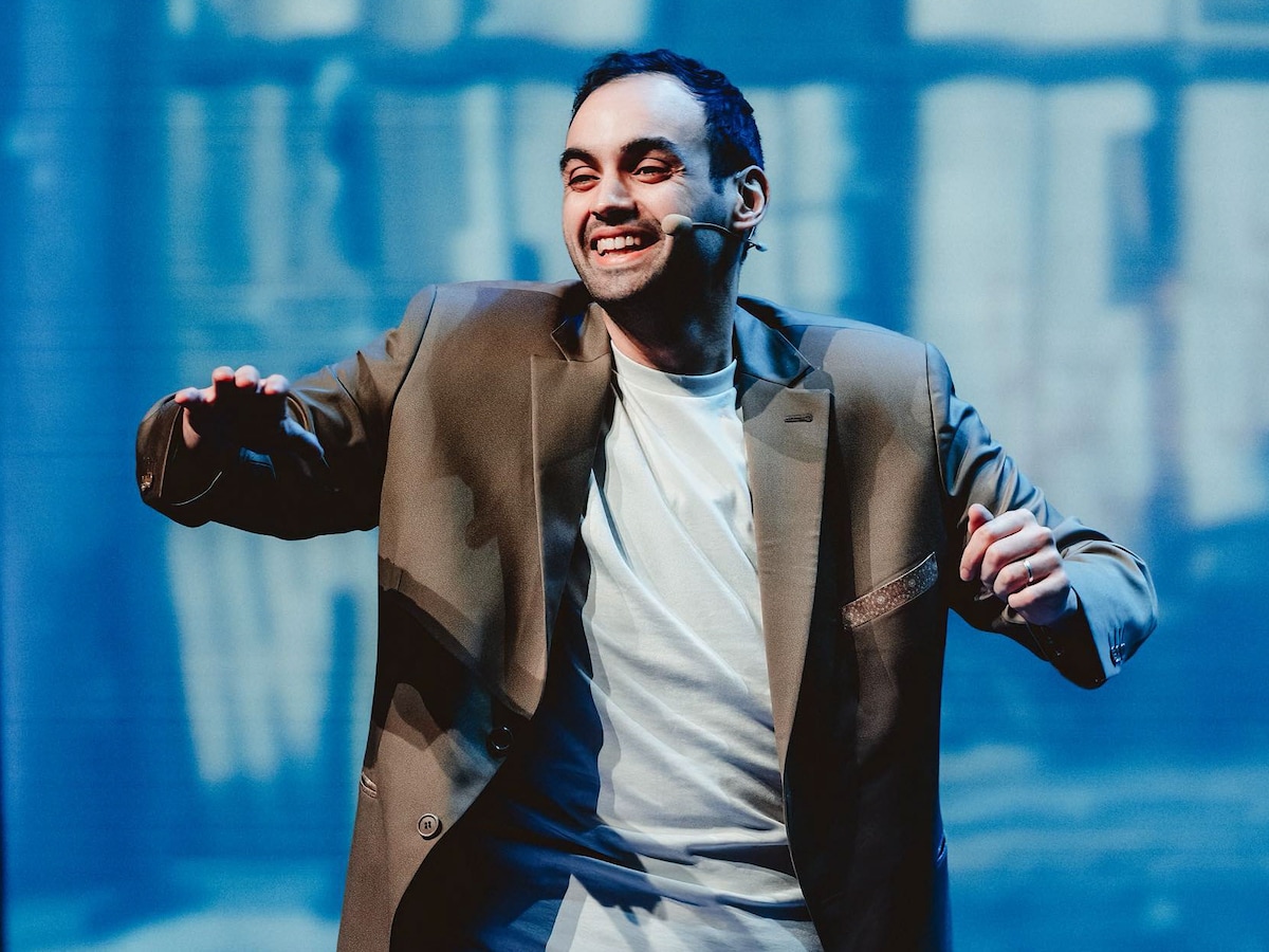 Kamal Kharmach bestolen voor eindejaarsconference: 'Zelfs mijn op maat  gemaakt kostuum en schoenen zijn weg' | Humo: The Wild Site