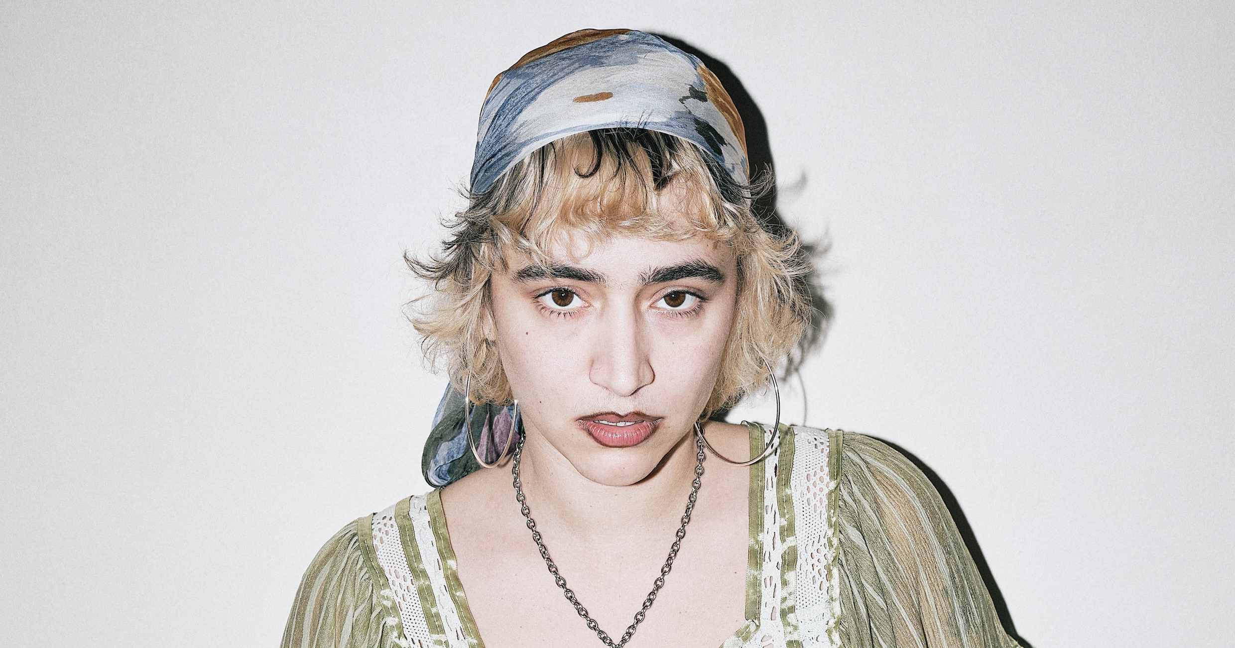 Blu Samu over haar debuutplaat ‘(K)NOT’: ‘‘‘I Hate Myself’ schrijven ...